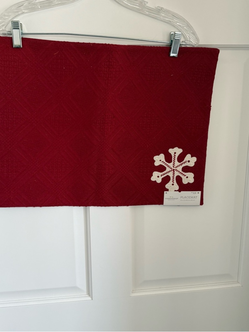 ❤️ CLOSET CLEAR OUT!! 🎉 Set of 4 Christmas red placemats with snowflake accent